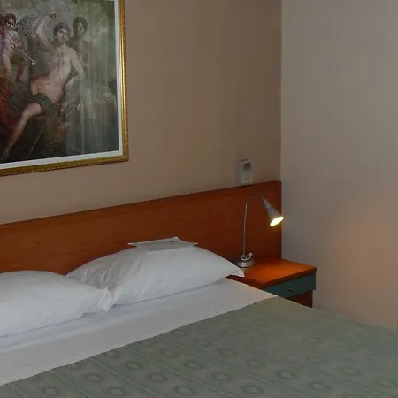 Pompei Hotell 3*