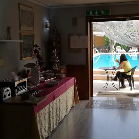 庞贝酒店 3*
